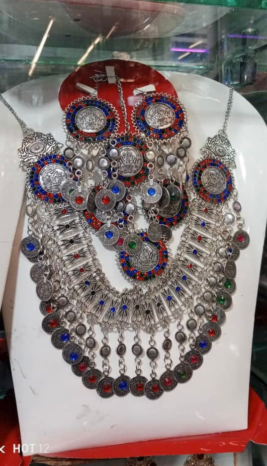 Traditional jewellery set